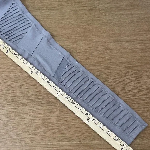 ALO Yoga Light Gray MOTO full length high waisted Leggings Women’s Size Small - Picture 6 of 6